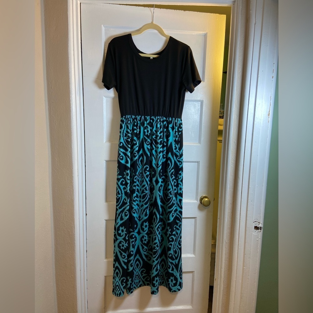 Elegant Black and Teal Maxi Dress